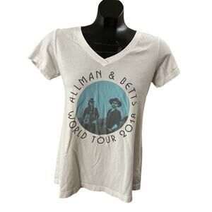 Allman & Betts 2018 World Tour V-Neck T-Shirt – Size Medium